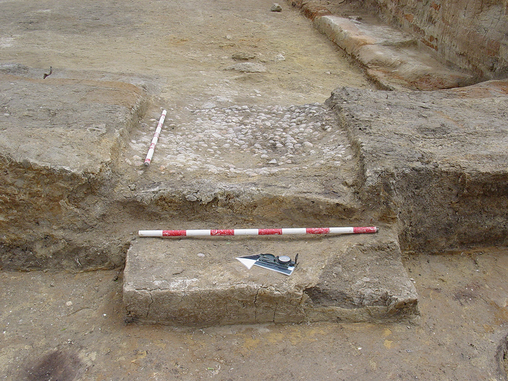 Excavation of the Carambolo site
