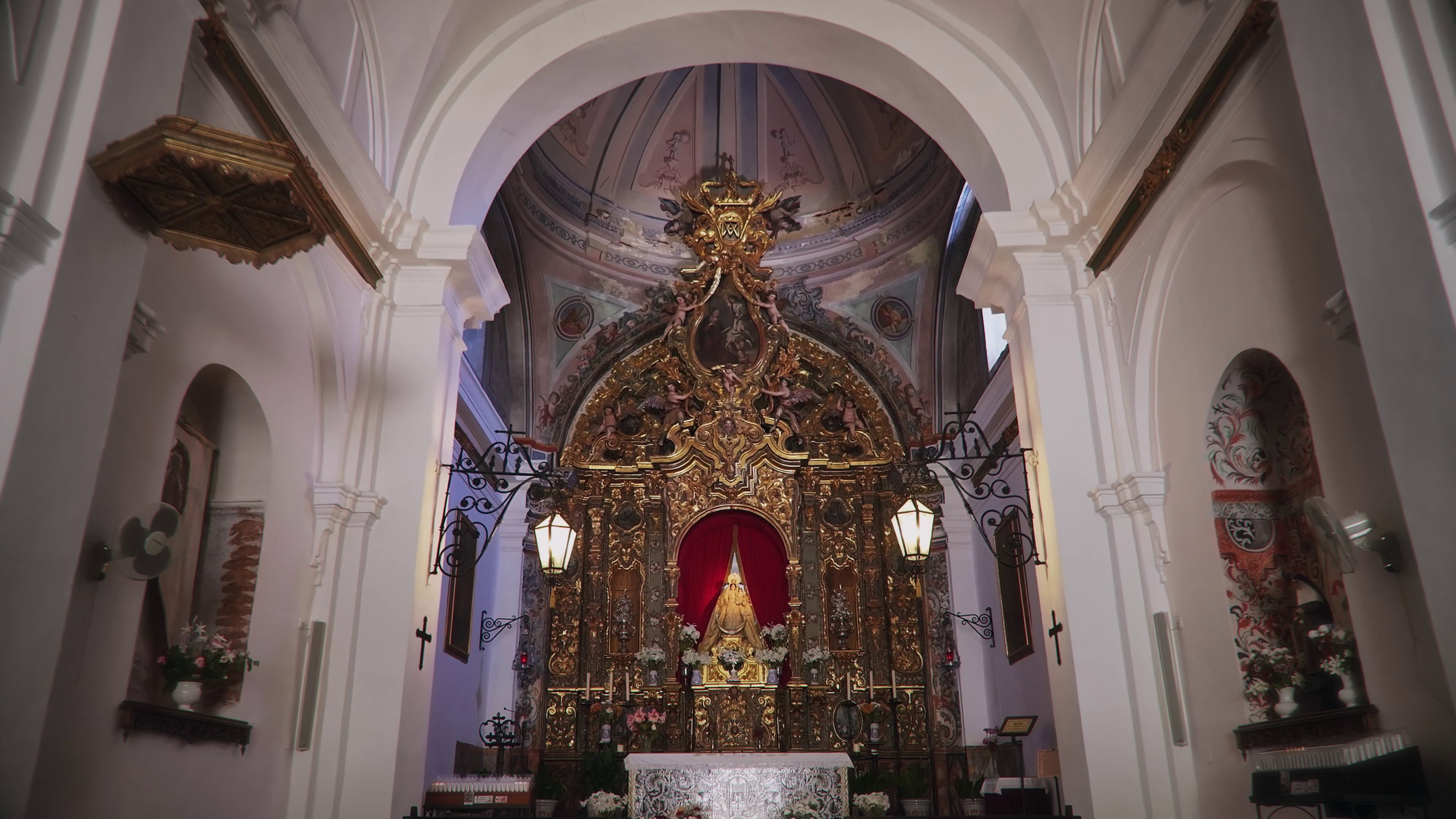 Interior del Santuario de Nuestra Señora del Monte